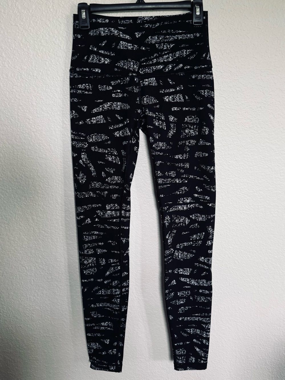 Lululemon Black Printed Active Athletic Leggings